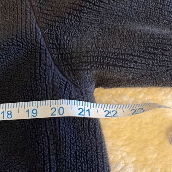 IZZI outerwear Women’s Coat. Size Medium. Navy - Picture 7 of 10